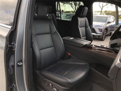 Used 2023 Cadillac Escalade ESV Luxury image 33