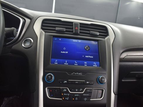 Used 2020 Ford Fusion SE image 18