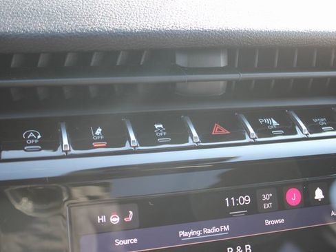 Used 2023 Jeep Grand Cherokee Altitude image 6