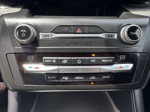 Used 2020 Ford Explorer XLT w/ Equipment Group 202A RWD image 28