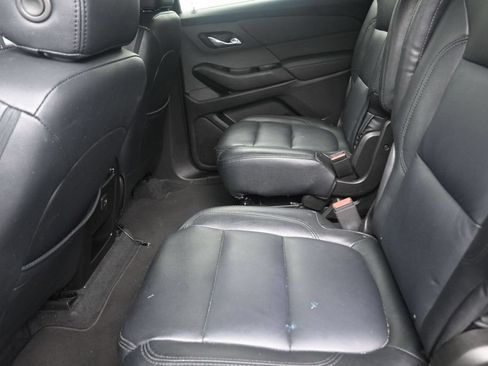 Used 2023 Chevrolet Traverse LT FWD image 14