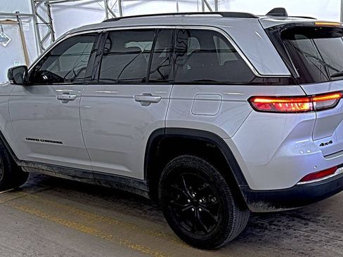 Used 2022 Jeep Grand Cherokee Limited AWD/4WD image 6