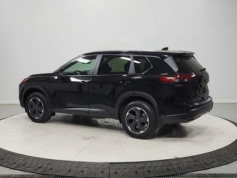 Used 2024 Nissan Rogue SV w/ SV Premium Package FWD image 5