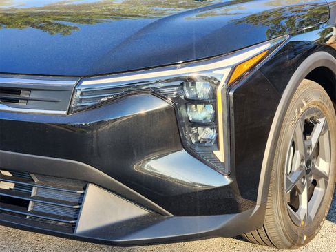 New 2025 Kia K4 LXS image 7