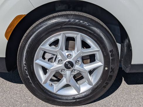 Used 2025 Kia Soul LX FWD image 10