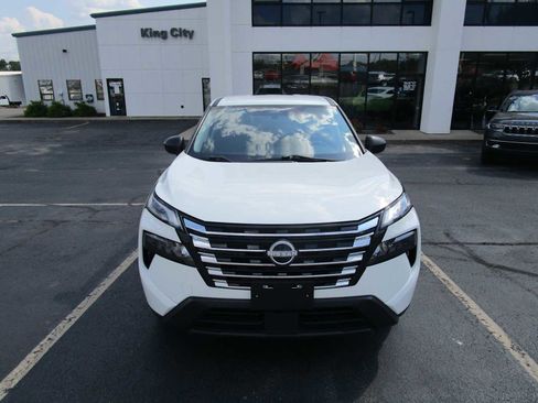 Used 2024 Nissan Rogue S image 3