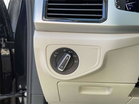 Used 2021 Volkswagen Atlas SEL R-Line image 23