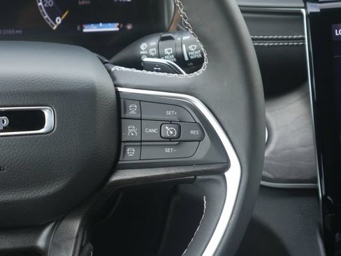 Used 2025 Jeep Grand Cherokee L Limited w/ Black Appearance Package AWD/4WD image 19