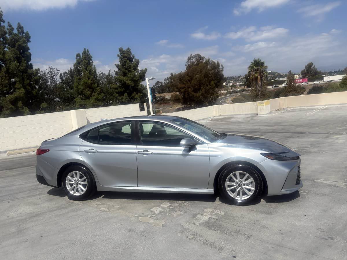 Used 2025 Toyota Camry LE FWD image 30