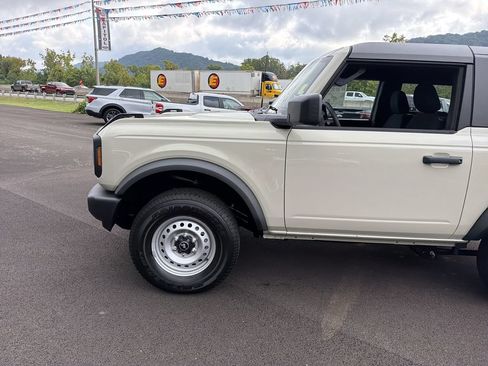 New 2026 Ford Bronco 2-Door AWD/4WD image 9