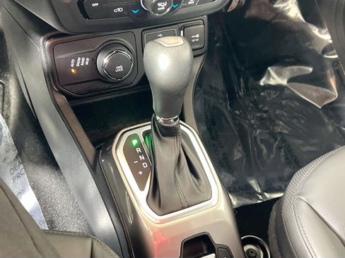 Used 2022 Jeep Renegade Limited image 17