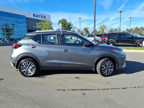 Used 2024 Nissan Kicks SV image 2