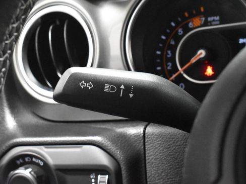 Used 2023 Jeep Wrangler Unlimited Sahara w/ LED Lighting Group AWD/4WD image 12