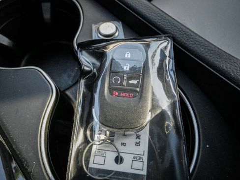 Used 2025 Honda Pilot EX-L image 34