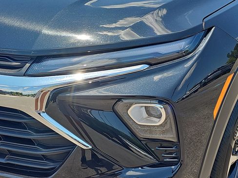 Used 2025 Chevrolet TrailBlazer LT AWD/4WD image 27