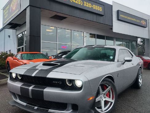 Used 2016 Dodge Challenger SRT Hellcat image 3