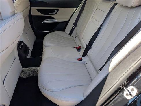 Used 2025 Mercedes-Benz E 350 Sedan image 20