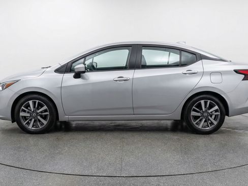 Used 2025 Nissan Versa SV FWD image 5