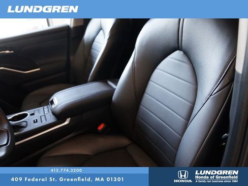 Used 2022 Toyota Highlander XLE AWD/4WD image 13