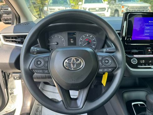 Used 2025 Toyota Corolla LE FWD image 5