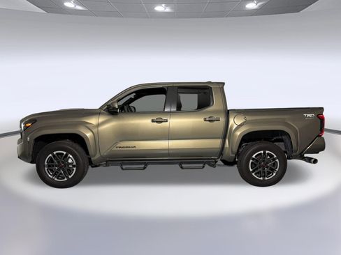 Used 2025 Toyota Tacoma TRD Sport RWD image 2