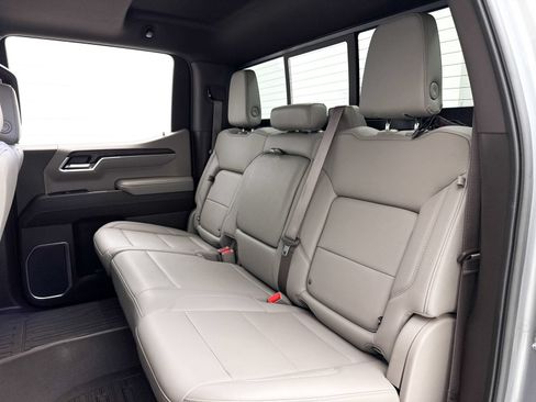 Used 2024 GMC Sierra 1500 SLT AWD/4WD image 32