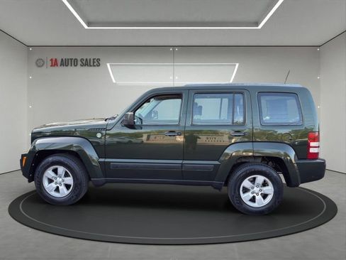 Used 2011 Jeep Liberty Sport image 2