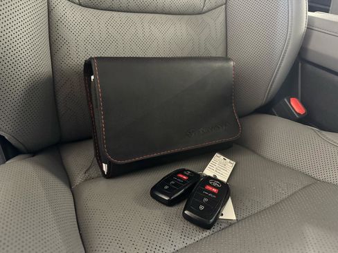 Used 2023 Toyota Tundra Limited image 43