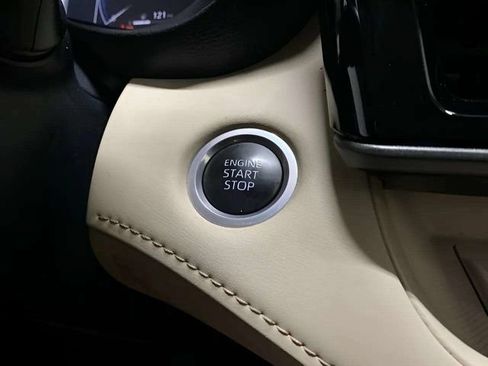 Used 2024 Toyota Highlander Limited AWD/4WD image 35