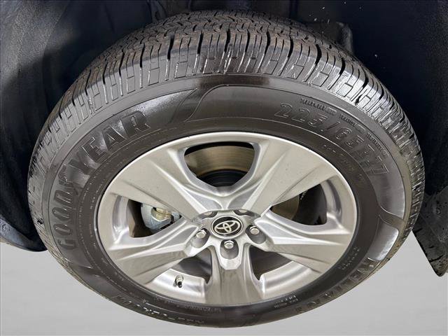 Used 2024 Toyota RAV4 LE AWD/4WD image 11