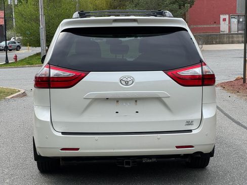 Used 2017 Toyota Sienna XLE Premium w/ Outdoor Package AWD/4WD image 5