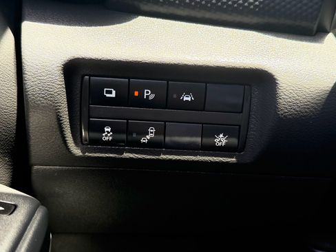 Certified 2025 Nissan Kicks Play S FWD image 28
