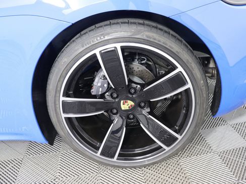 Used 2025 Porsche 718 Cayman image 11