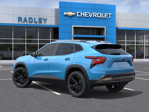 New 2026 Chevrolet Trax ACTIV w/ Sunroof Package FWD image 3