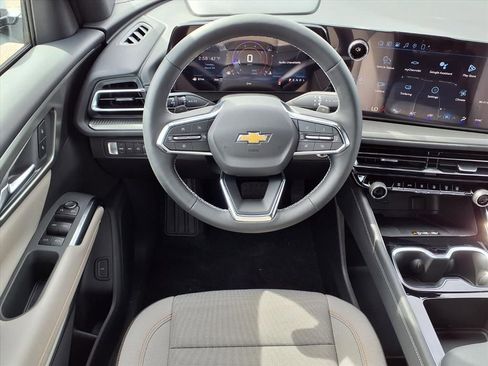 New 2026 Chevrolet Traverse LT w/ Driver Confidence Package AWD/4WD image 11