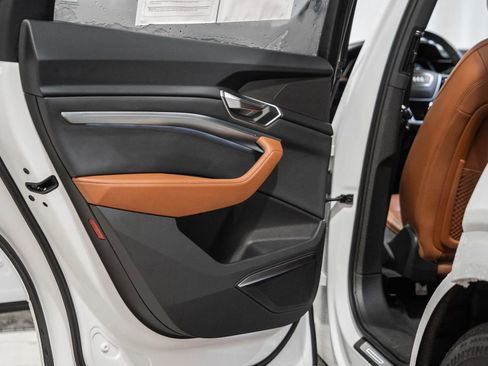 Used 2024 Audi Q8 e-tron Premium Plus image 36