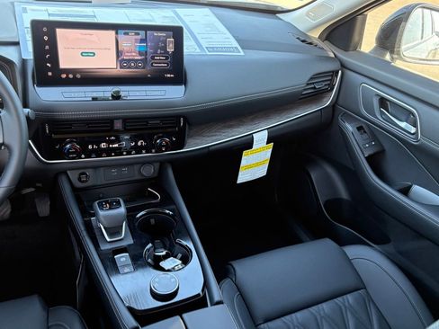 New 2026 Nissan Rogue Platinum AWD/4WD image 12