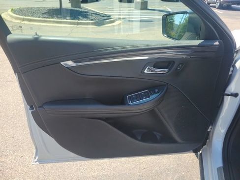 Used 2016 Chevrolet Impala LTZ FWD image 15