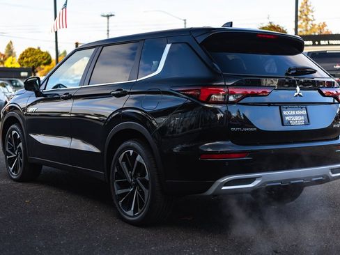 New 2025 Mitsubishi Outlander SE image 9