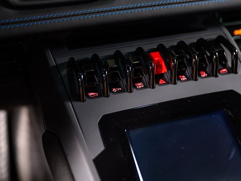 Used 2023 Lamborghini Huracan EVO image 50