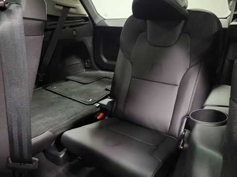 Used 2016 Volvo XC90 T6 Momentum w/ Momentum Plus Package image 23