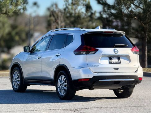Used 2020 Nissan Rogue SV image 9