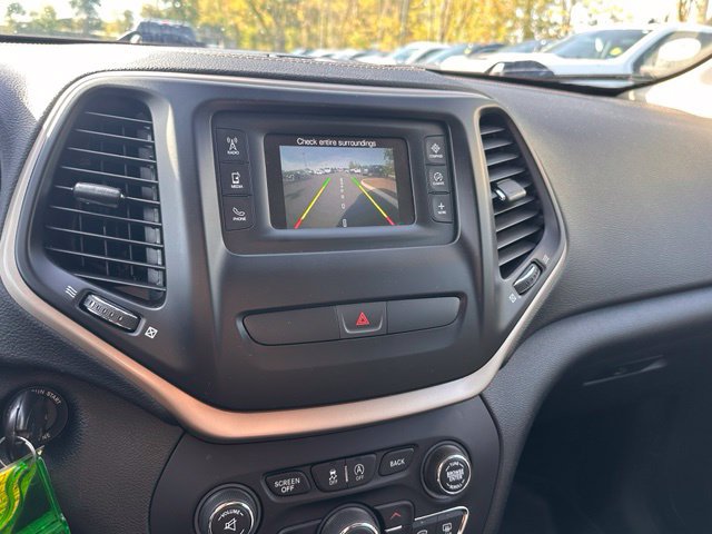 Used 2016 Jeep Cherokee Latitude w/ Cold Weather Group AWD/4WD image 28