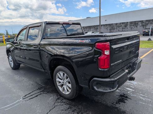 Used 2019 Chevrolet Silverado 1500 Custom w/ Custom Value Package AWD/4WD image 5