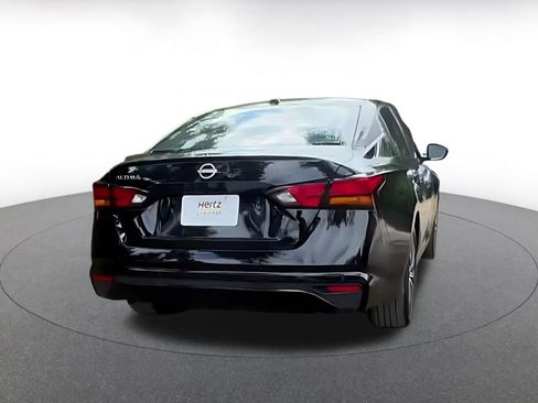 Used 2025 Nissan Altima 2.5 SV FWD image 14