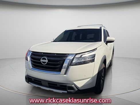 Used 2024 Nissan Pathfinder SL w/ Cargo Package image 4