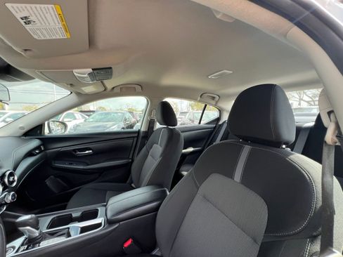 Used 2025 Nissan Sentra SV FWD image 32
