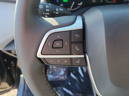 Used 2025 Toyota Sienna XLE image 27