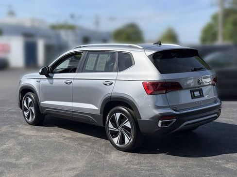 Certified 2023 Volkswagen Taos SE w/ Panoramic Sunroof Package AWD/4WD image 5