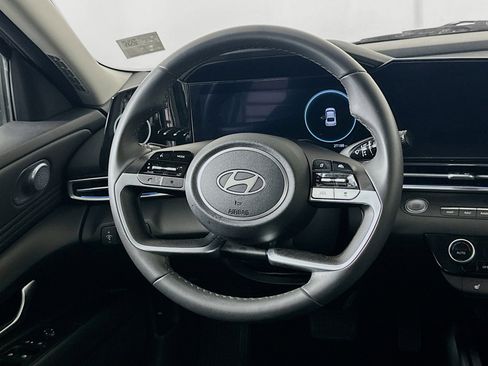 Used 2025 Hyundai Elantra SEL image 18